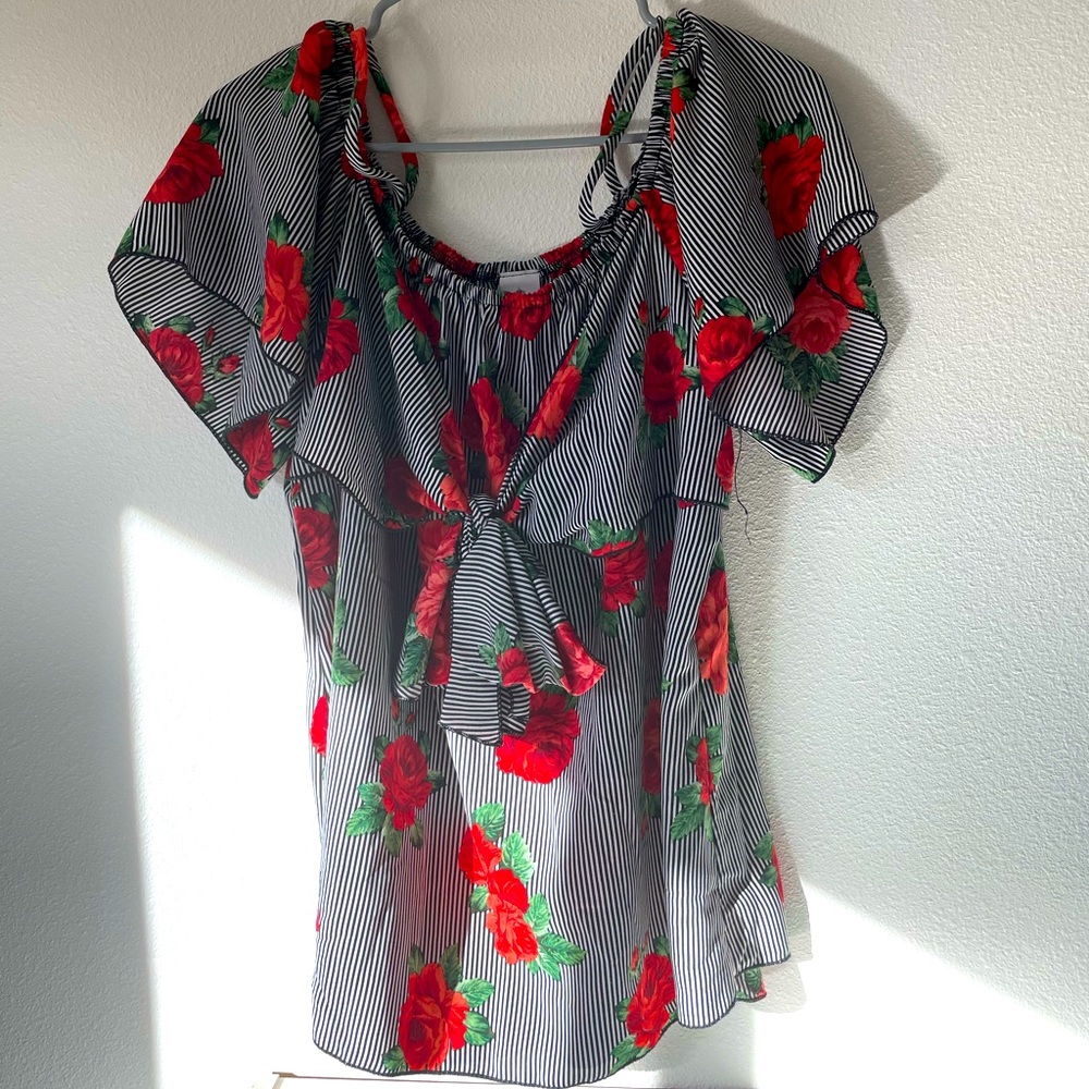✨ 5 for $10✨ Off the shoulder top
